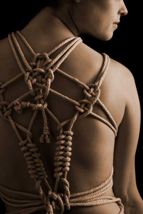 Kinbaku: Art of Japanese Rope Bondage – Restraint and Beauty